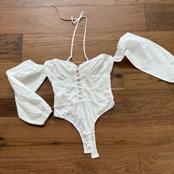 PrettyLittleThing Sexy Pirate White Hook & Eye Bardot Long Sleeve Bodysuit 8 - Picture 1 of 11